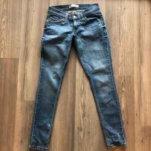 Levi’s 524 Too Superlow Skinny Jeans (Jr Size 1)